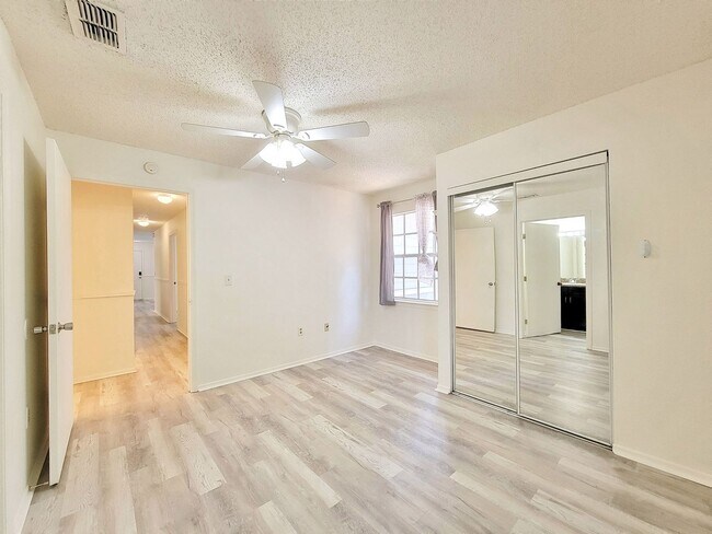 Building Photo - 3705 SW 27th St