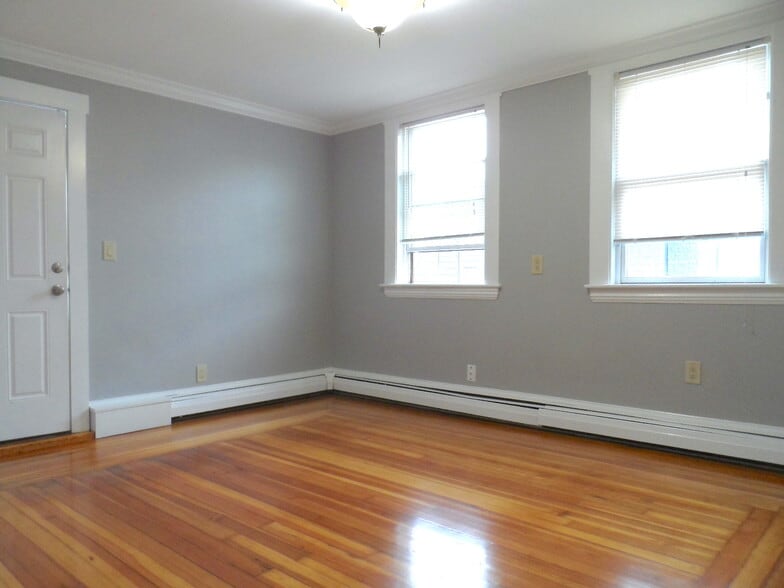 Primary Photo - 77 Pearl St