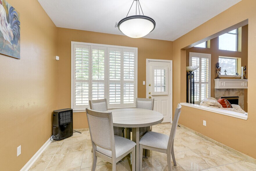 Building Photo - 16523 Terrace Hollow Ln