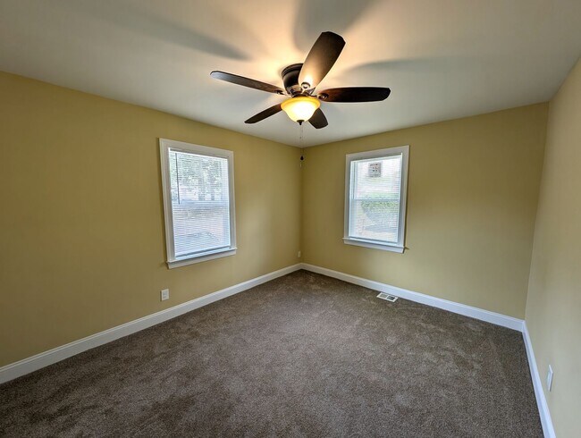 Building Photo - You won't find better!  2 Bed/1 Bath.  Dup...