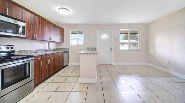 Building Photo - 592 NE 150th St