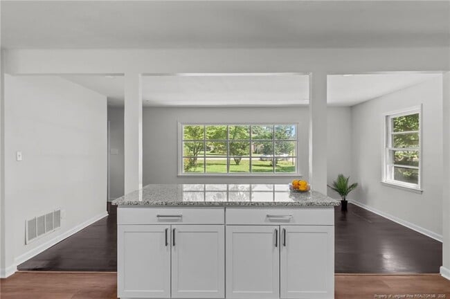 Building Photo - 13520 Oakwood Dr