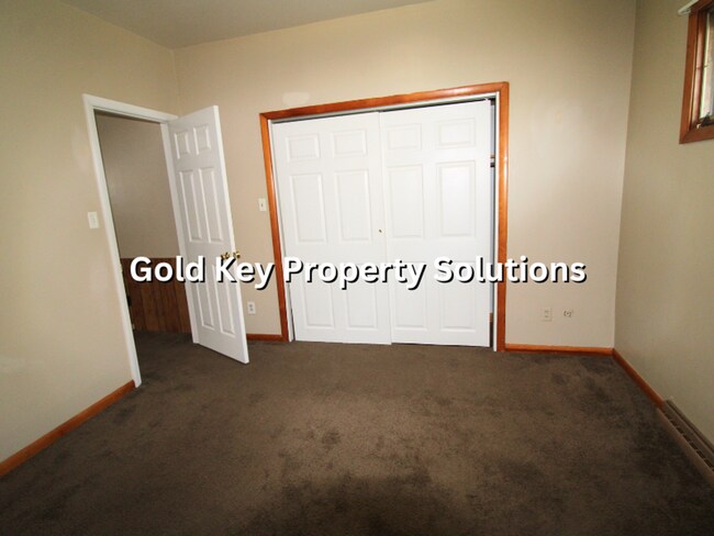 Building Photo - Spacious 2 BR 1 BA House with Central Air and Enclosed Porch (SECTION 8 APPROVED)
