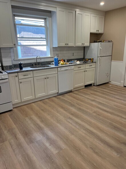 Building Photo - 36 Termine Ave
