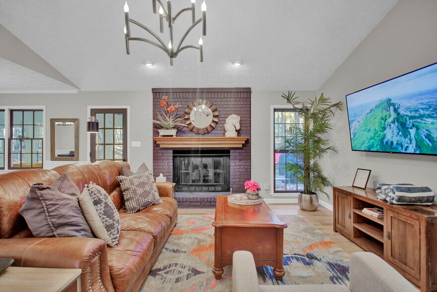 Building Photo - 100 Brookwood Ln