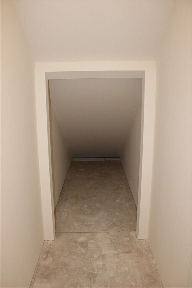 Building Photo - 2 bedroom 2 bathroom Brand New Triplex!