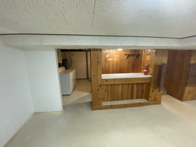 Basement dry bar/laundry - 834 Redwood Dr