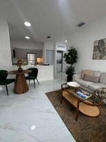 Building Photo - 943 W 67th St