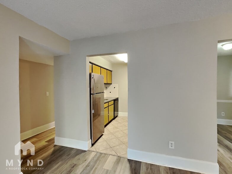 Building Photo - 1407 Huntingdon Chase