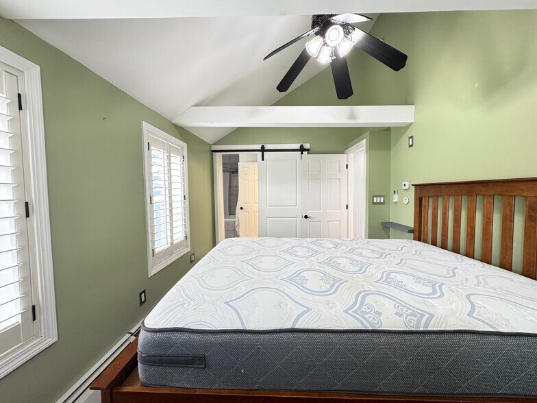 Building Photo - 5 Pearl St