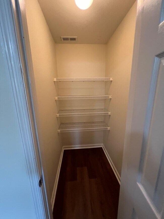 Building Photo - 2037 Pony Farm Rd