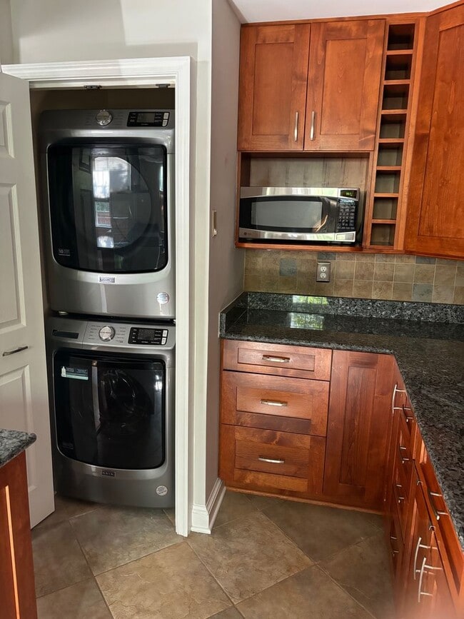 Building Photo - 1037 N Pitt St