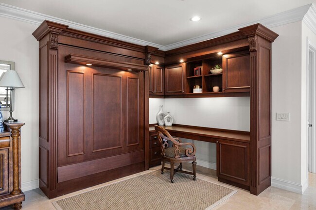 Building Photo - 514 N Birch Rd