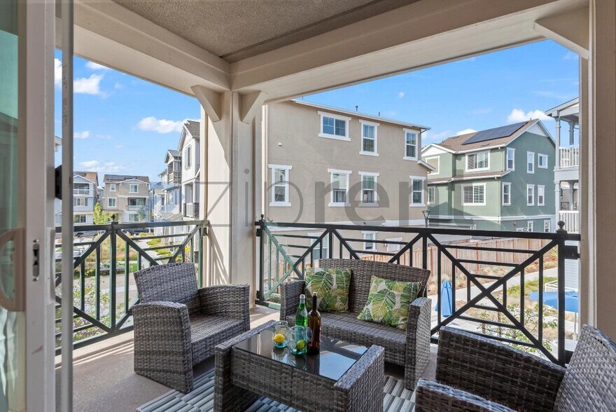 Building Photo - 37380 Watersail Way