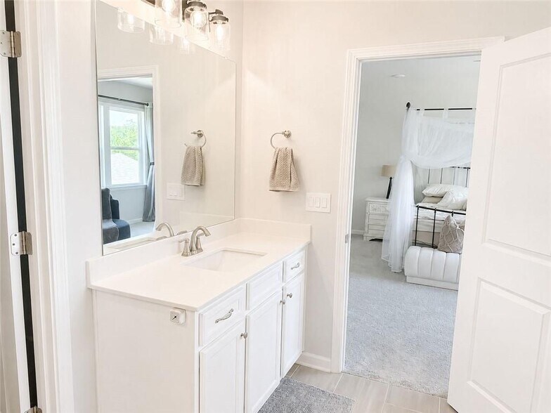 Building Photo - 580 Briard Dr