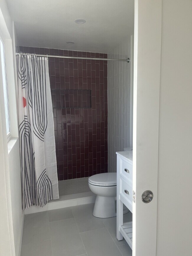 Building Photo - "Charming 4-Bedroom Coastal Retreat with 2 Baths"