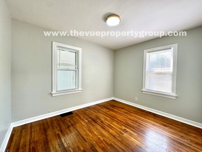 Building Photo - MOVE IN SPECIAL! Move in this November and...