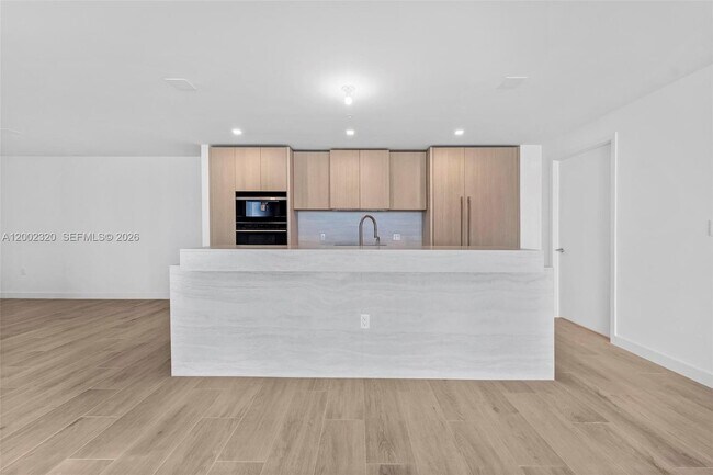 Building Photo - 900 N Ocean Blvd