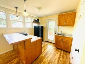 Building Photo - 867