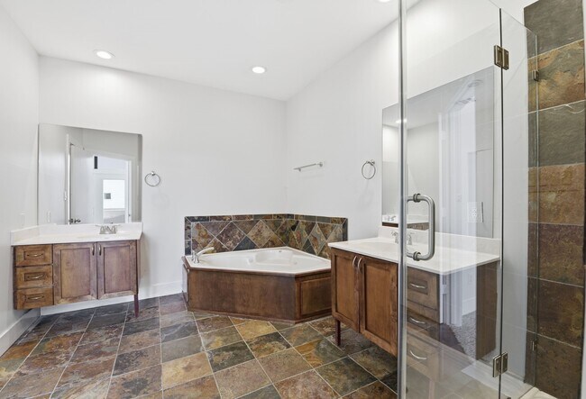 Building Photo - 2028 Tuam St