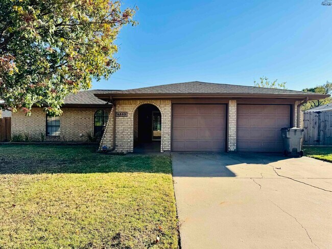 Building Photo - 5303 Greentree Ave