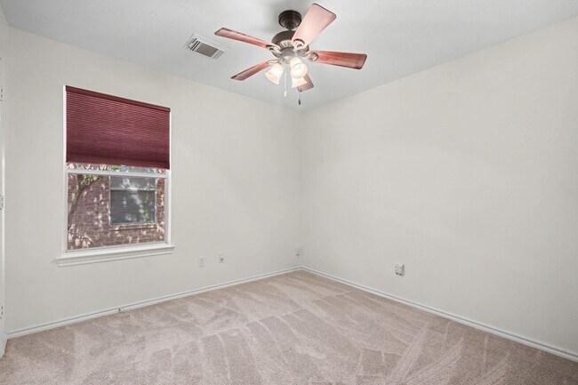 Building Photo - 15403 Court Green Trail