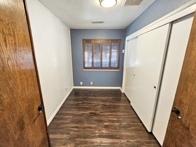 Building Photo - 413 Mt Rainier Pl