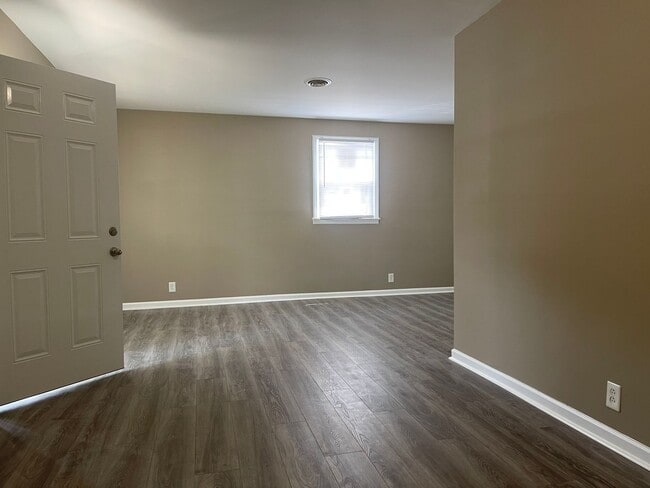 Building Photo - 2bd 1 ba Duplex in Hermitage