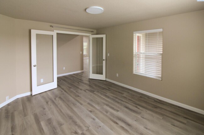 Building Photo - 3 bedroom, 2 bath home in Pasco