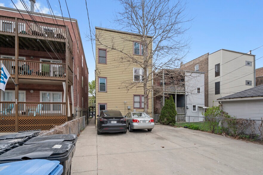 Building Photo - 1210 W Addison St