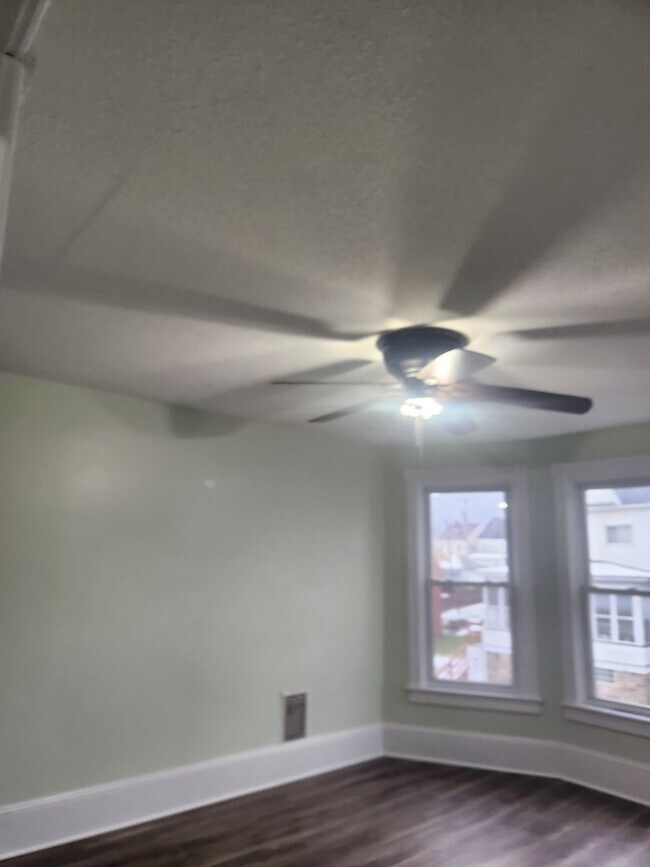 Building Photo - Beautiful 3 Br in Altoona