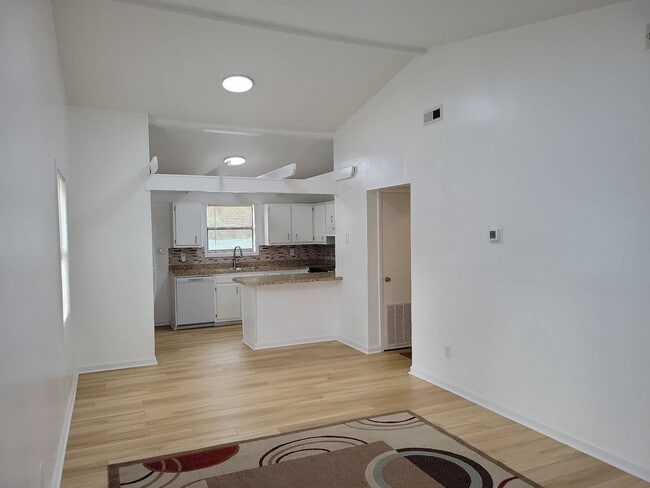 Building Photo - Nice Duplex in Havelock