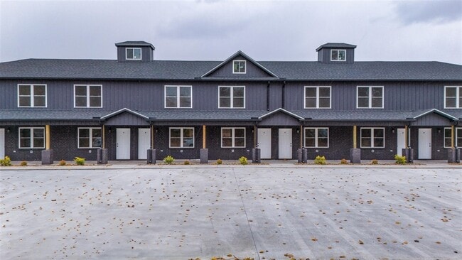 Building Photo - 913 W 9th St