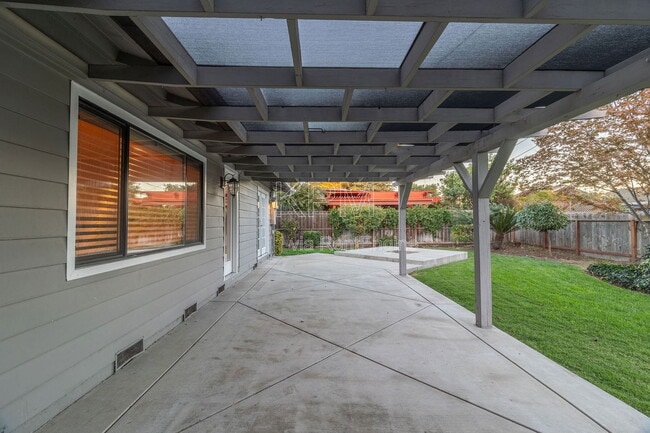 Building Photo - 1056 Cameron Way