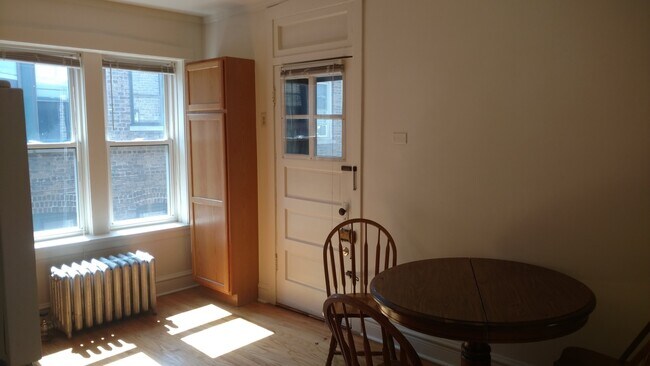 Building Photo - Sunny Horner Park Beauty! Lincoln Square West