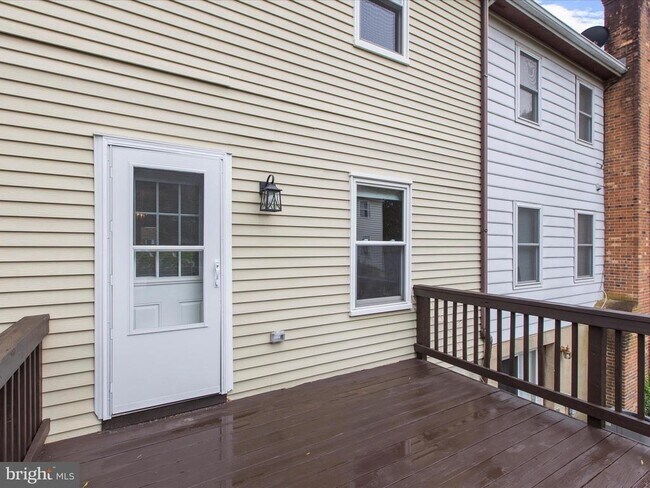 Building Photo - 2499 Vineyard Ln