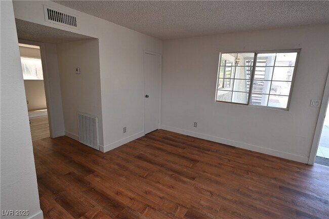 Building Photo - 1512 Cobb Ln