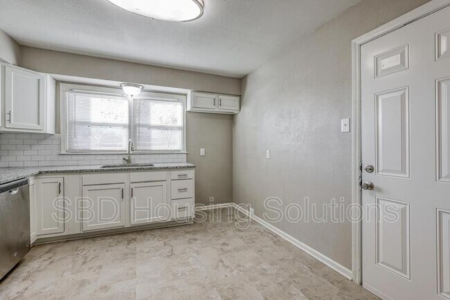 Building Photo - 4811 Martha Truman Rd