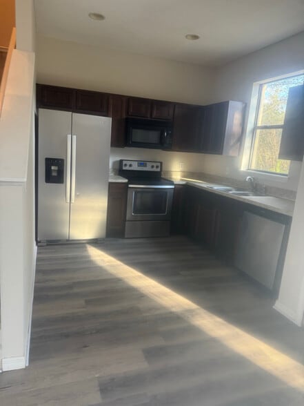 Building Photo - 1211 Chervil Dr