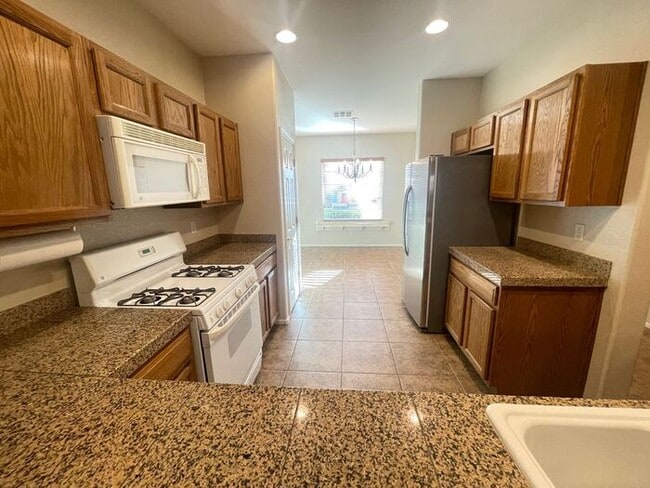 Building Photo - 3702 Fading Sun St