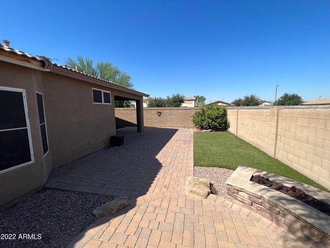 Building Photo - 14390 W Weldon Ave