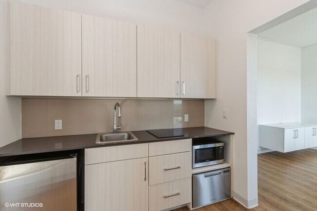 Building Photo - $1,699 | 1 Bedroom, 1 Bathroom Furnished A...