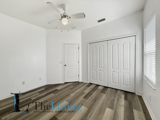 Building Photo - 7411 Surrey Wood Ln