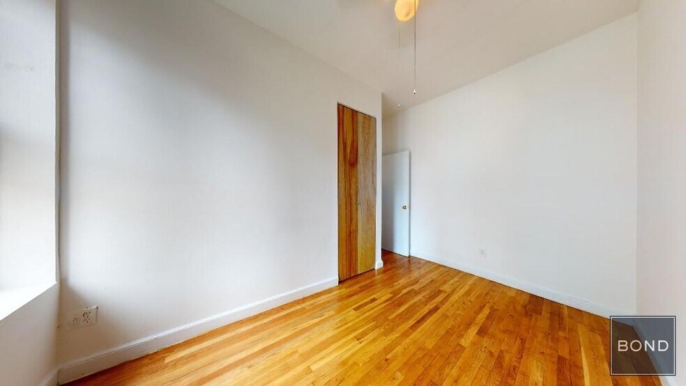 Building Photo - 324 E 91st St