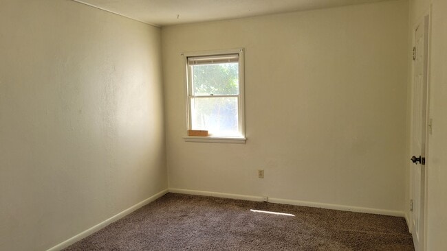 Building Photo - 2 Bedrooms, 1 Bathroom Single Family Home ...