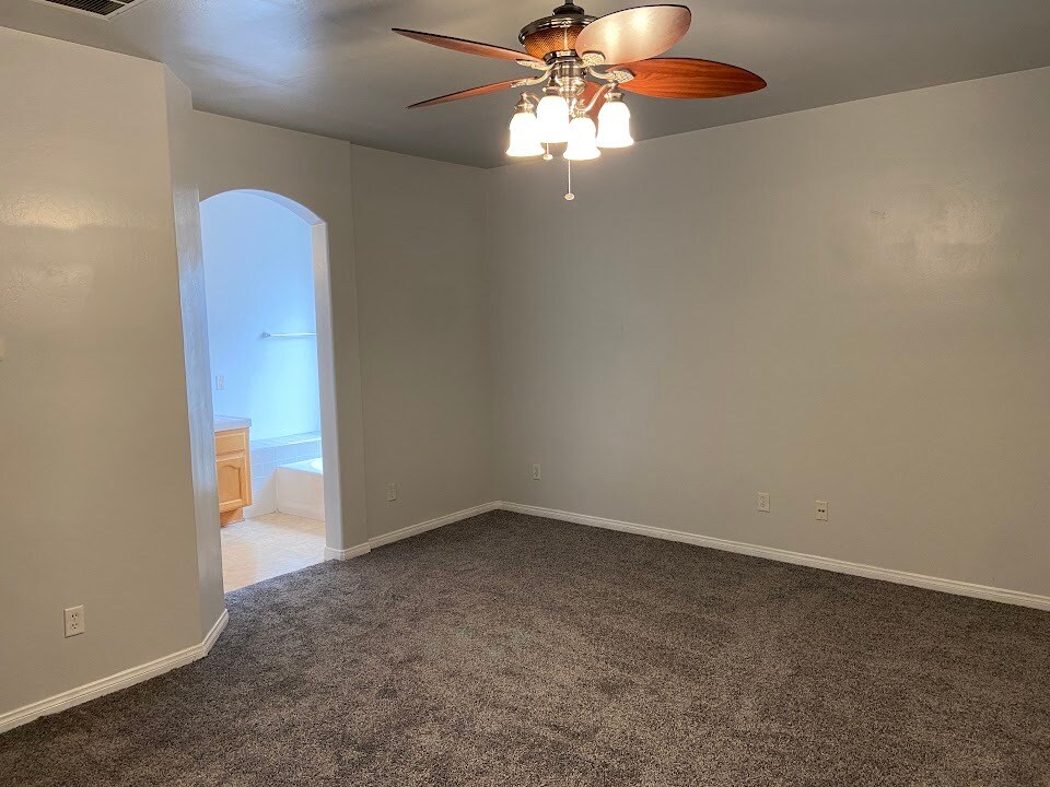 Building Photo - 11100 Vista De Cally Dr