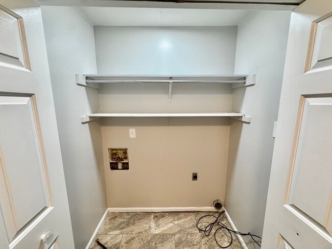 Building Photo - 6338 Kirby Downs Dr