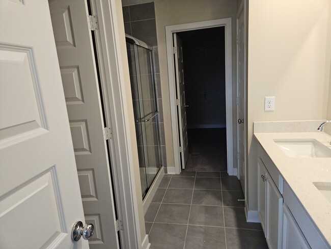 Building Photo - 2704 Grassy Br Dr