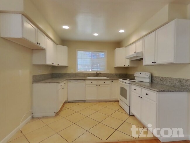 Building Photo - 1724 Hemlock St