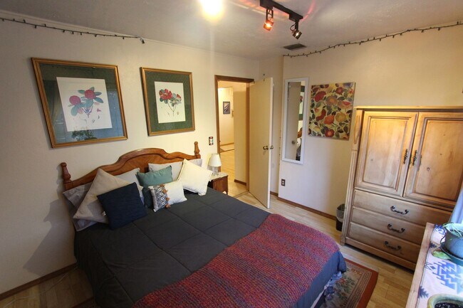 Building Photo - Furnished Single-Level Home in Lower Greenlaw